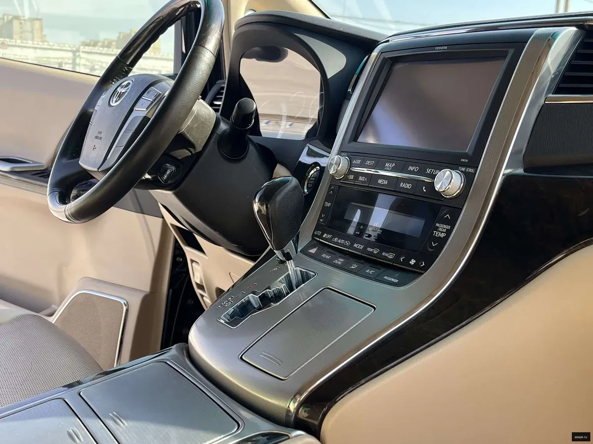 Toyota Alphard 6