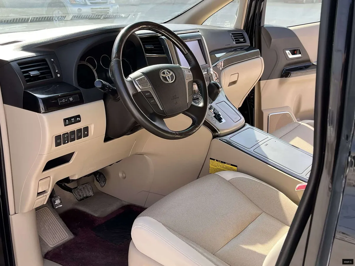 Toyota Alphard 4