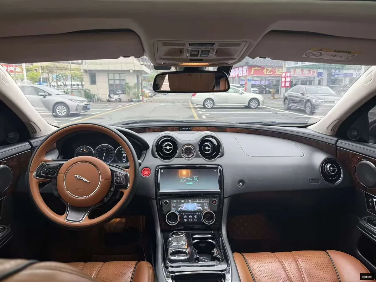 Jaguar XJ 5