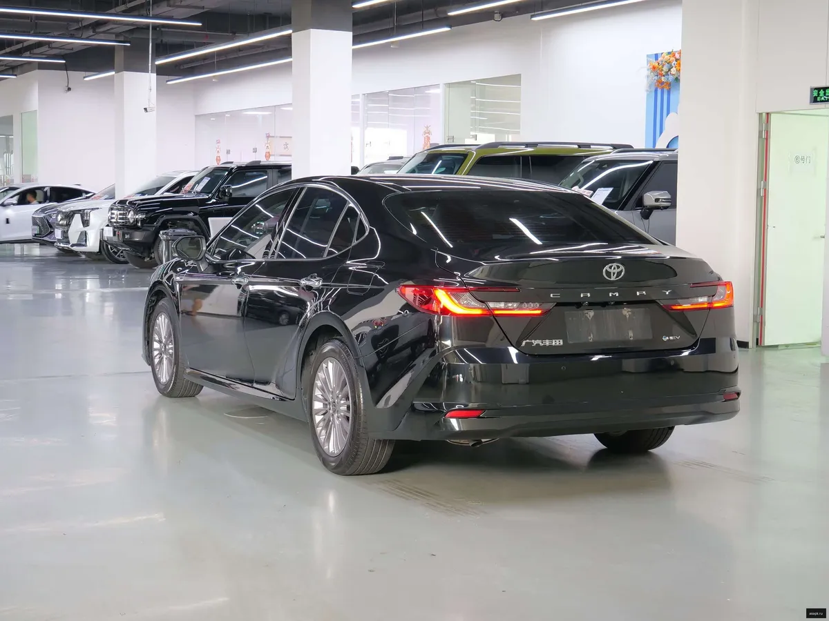 Toyota Camry 5