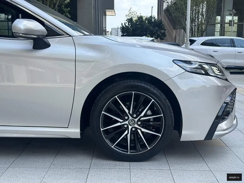 Toyota Camry 5