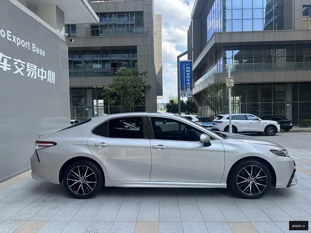 Toyota Camry 3