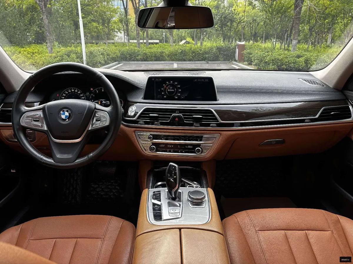 BMW 7-Series 4