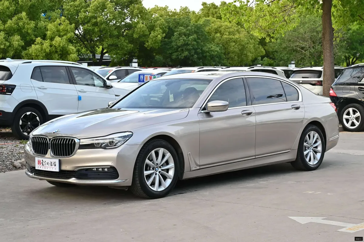 BMW 7-Series 2