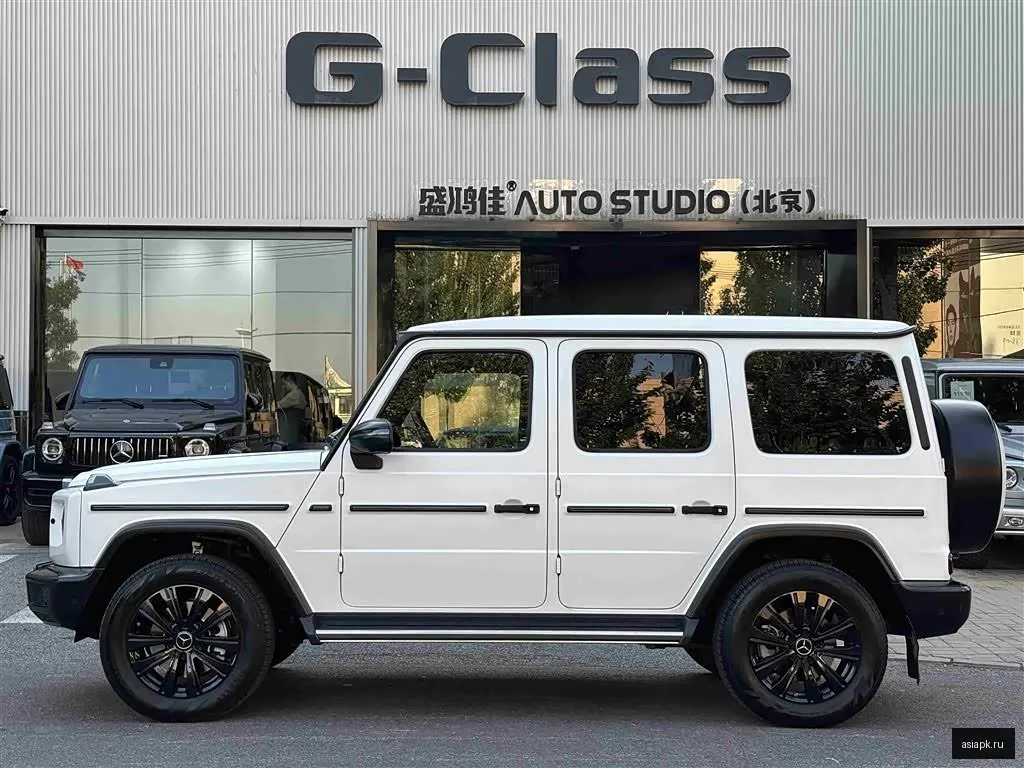 Mercedes-Benz G-Class 2
