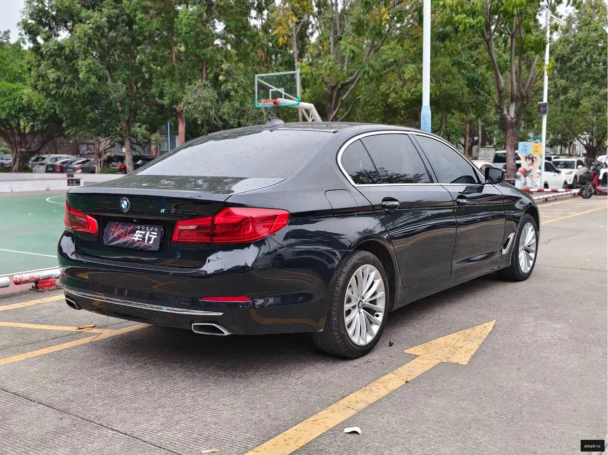 BMW 5-Series 4