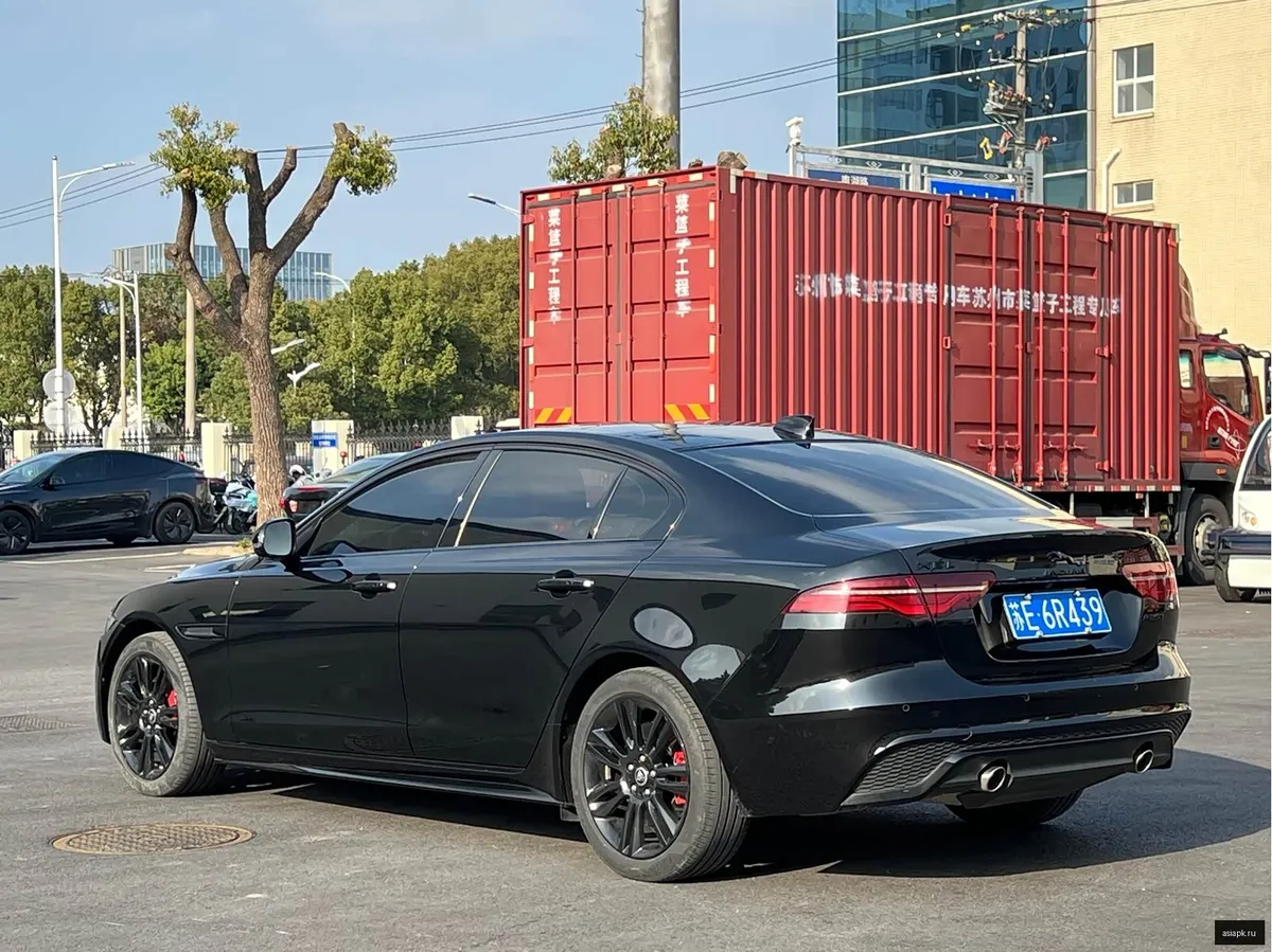 Jaguar XE 6