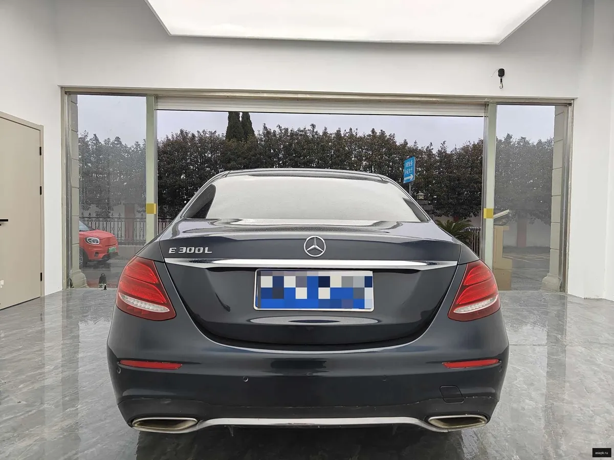 Mercedes-Benz E-Class 5