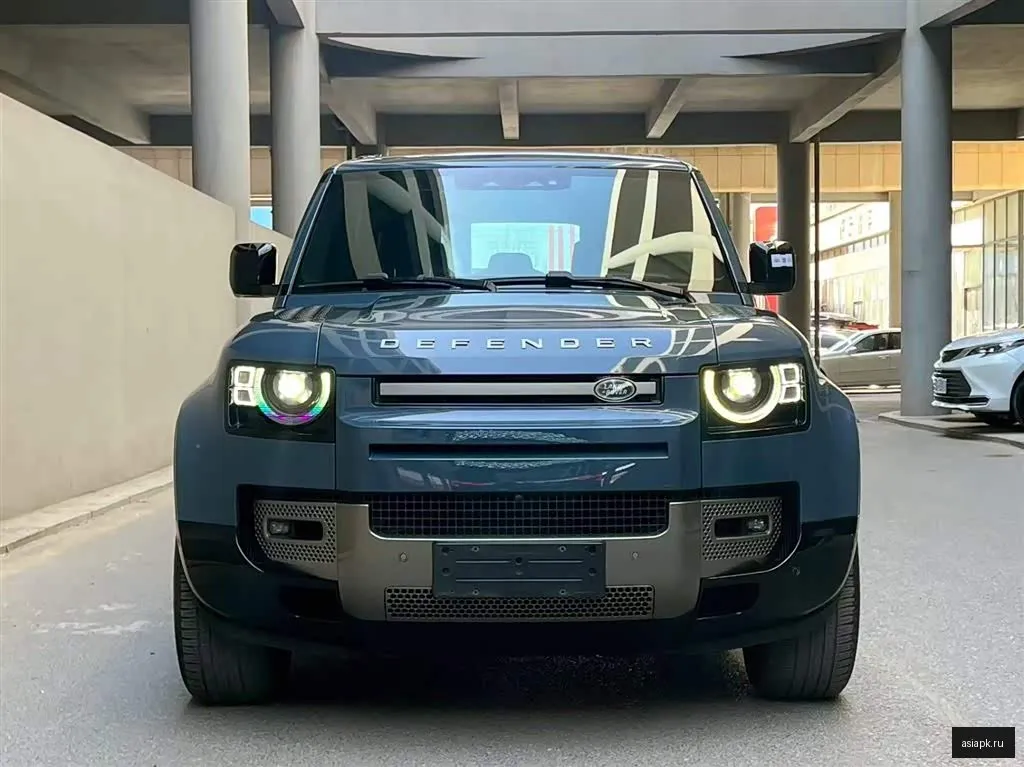 Land Rover Defender 2