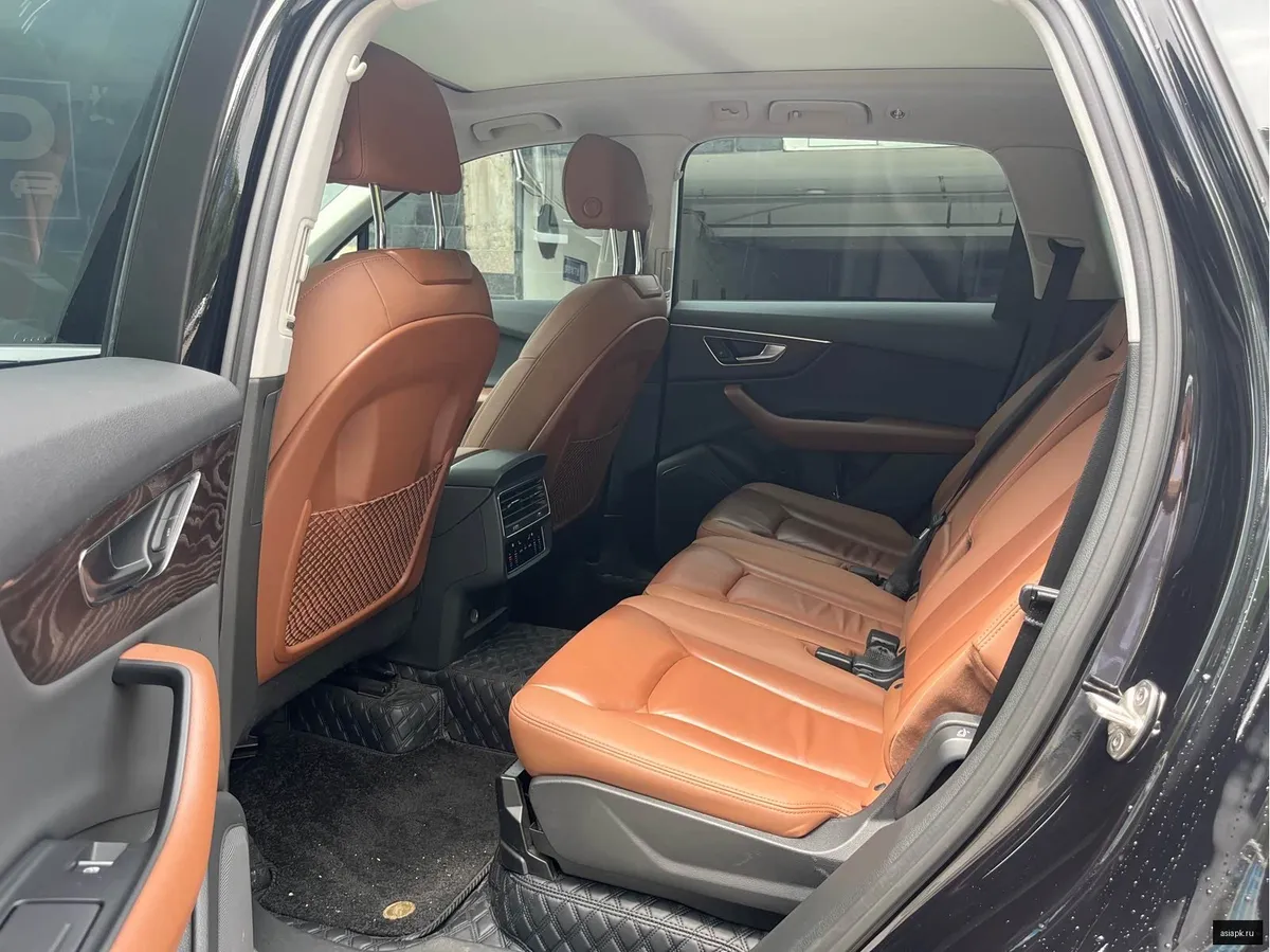 Audi Q7 6