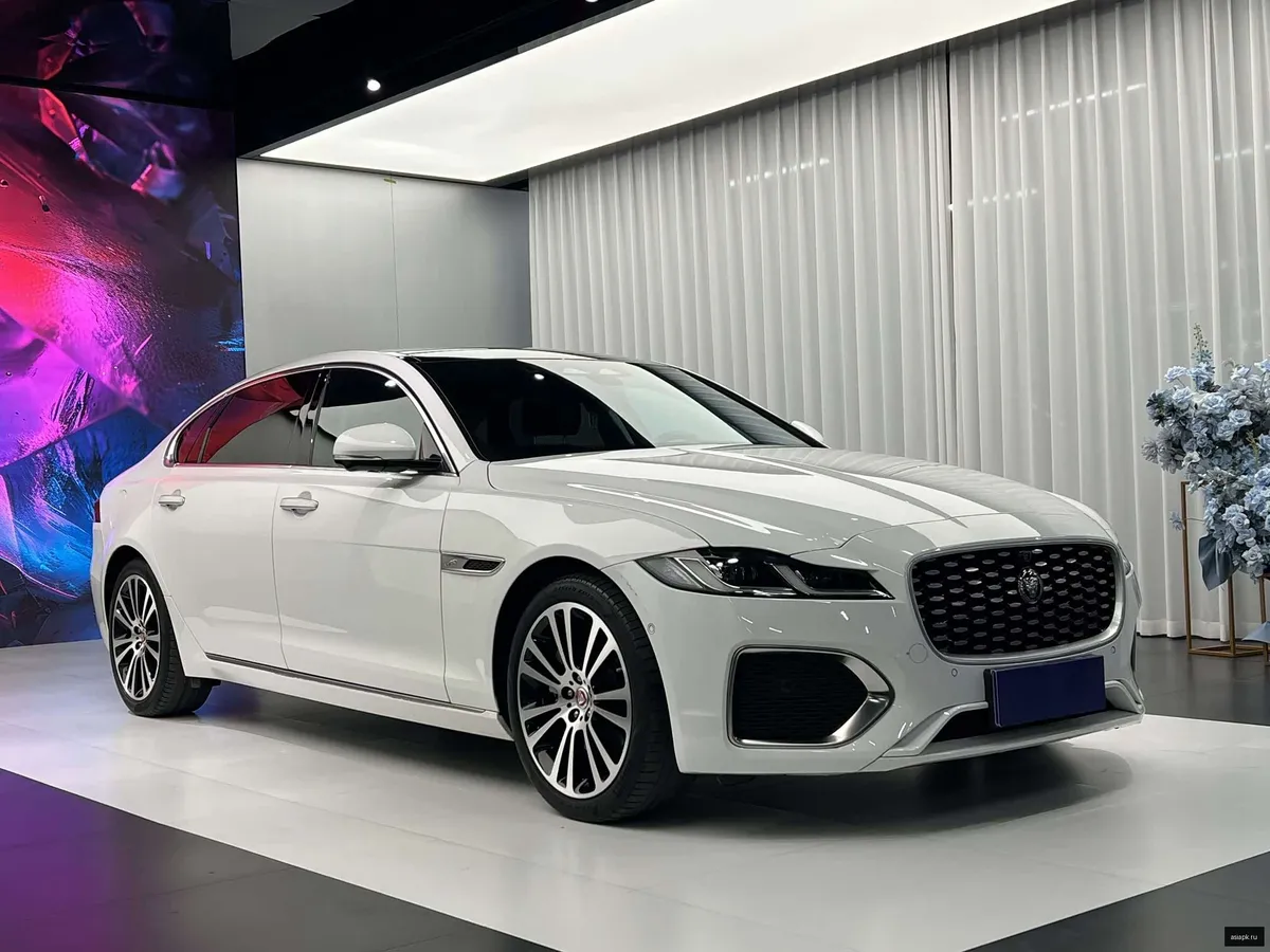 Jaguar XF 3