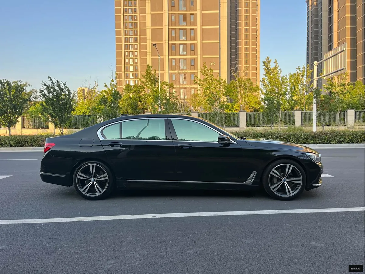 BMW 7-Series 6