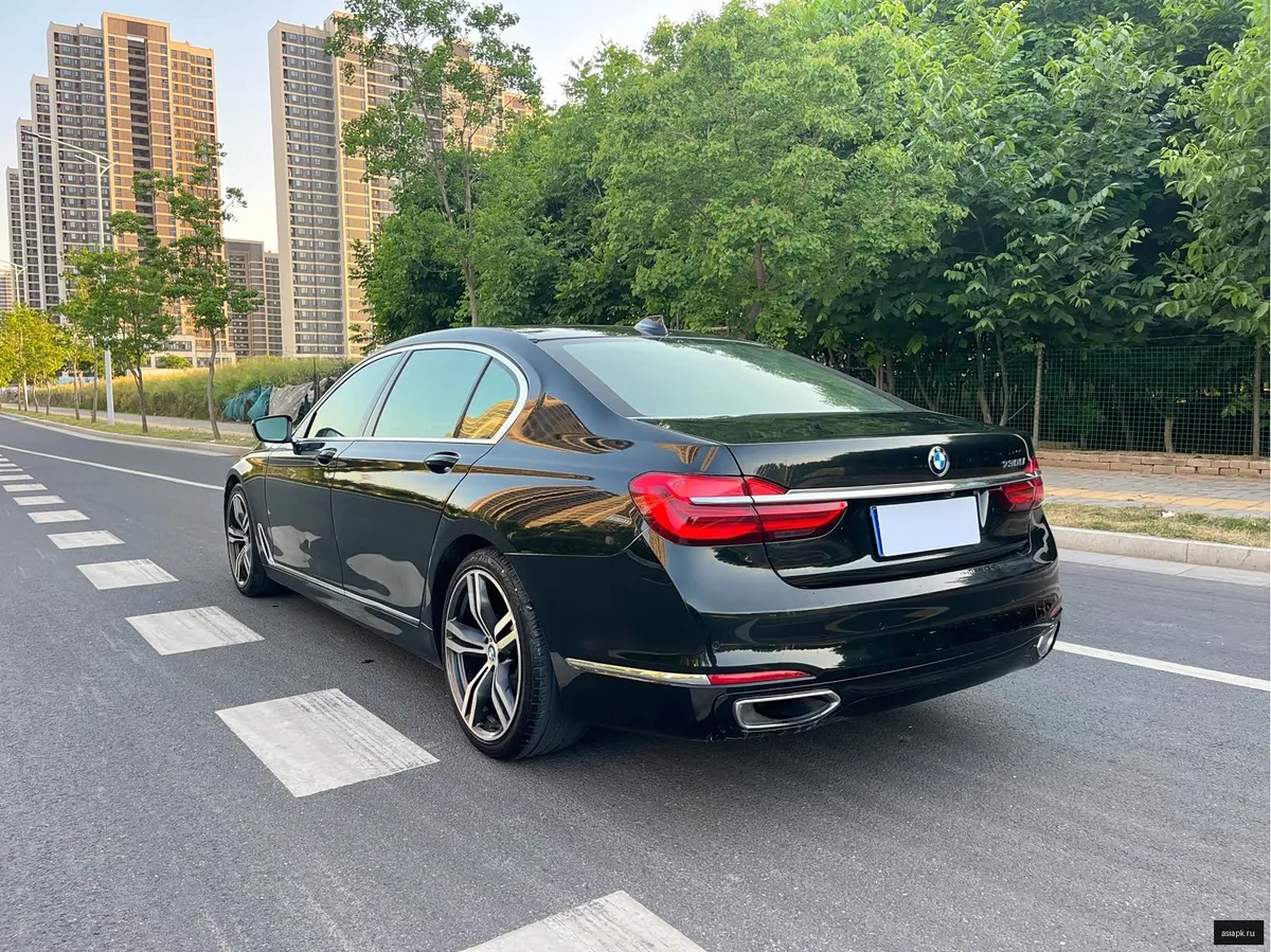 BMW 7-Series 4
