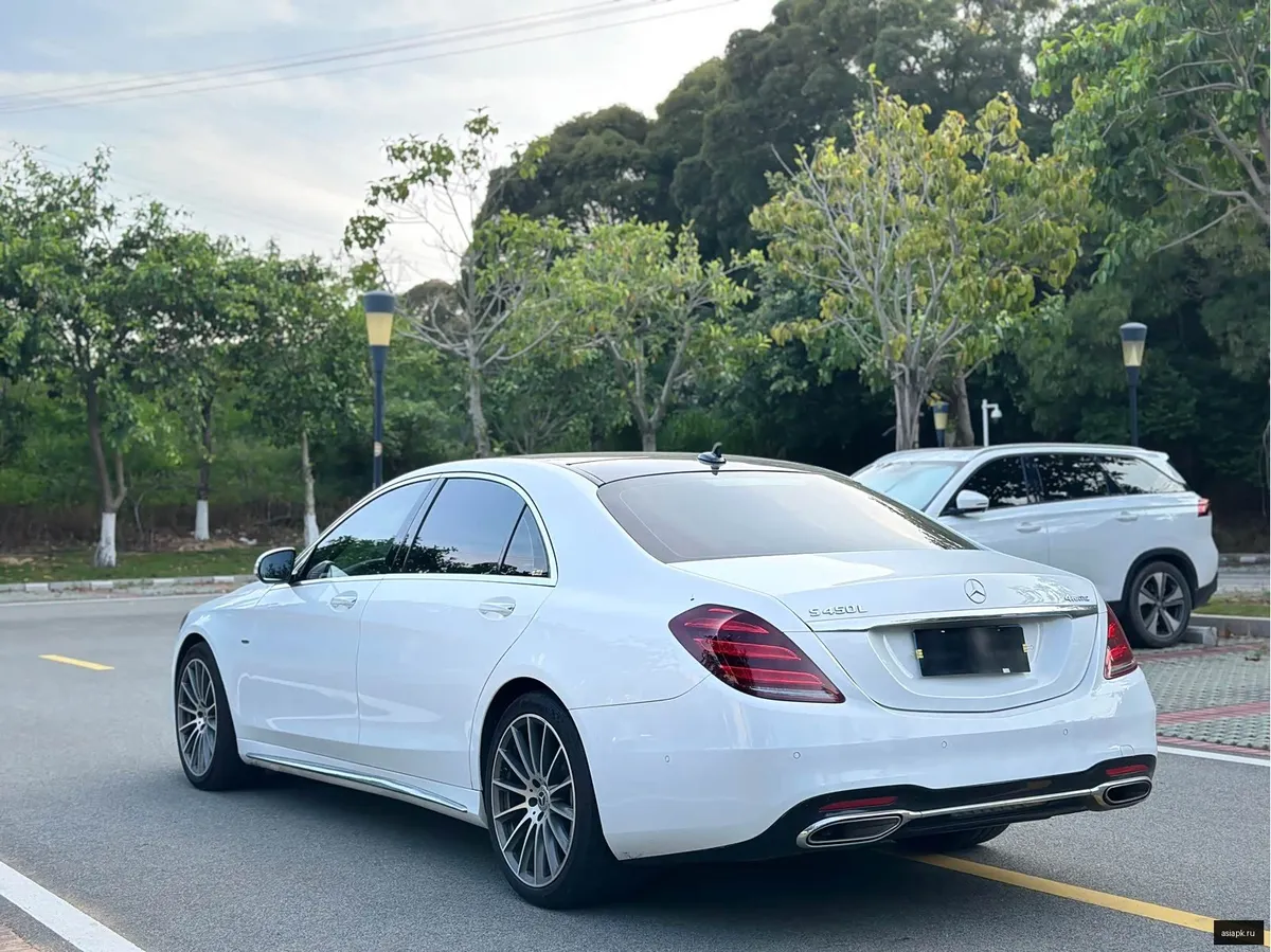 Mercedes-Benz S-Class 4