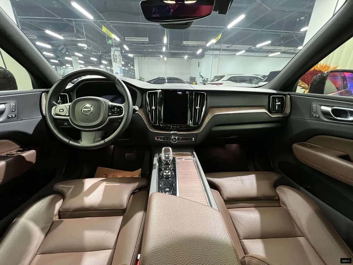 Volvo XC60 4
