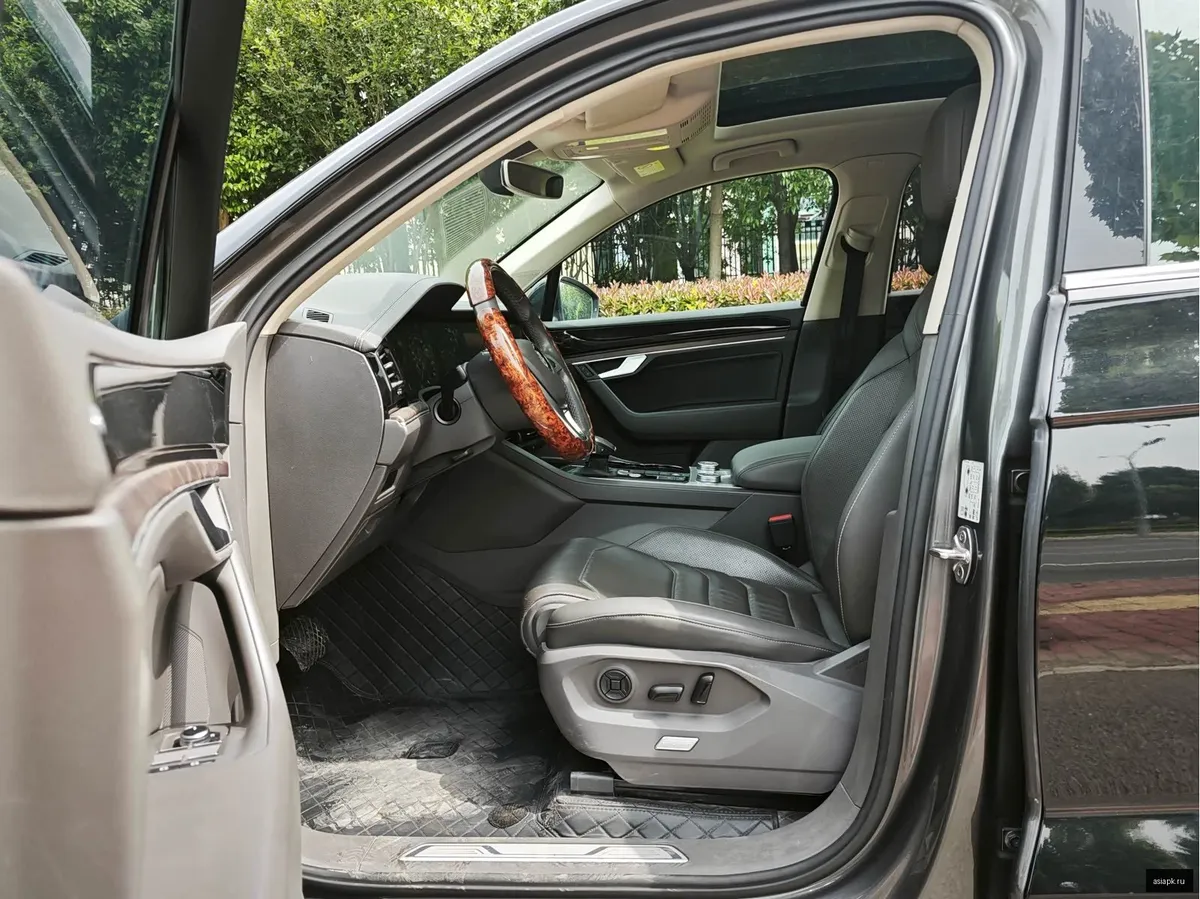 Volkswagen Touareg 2