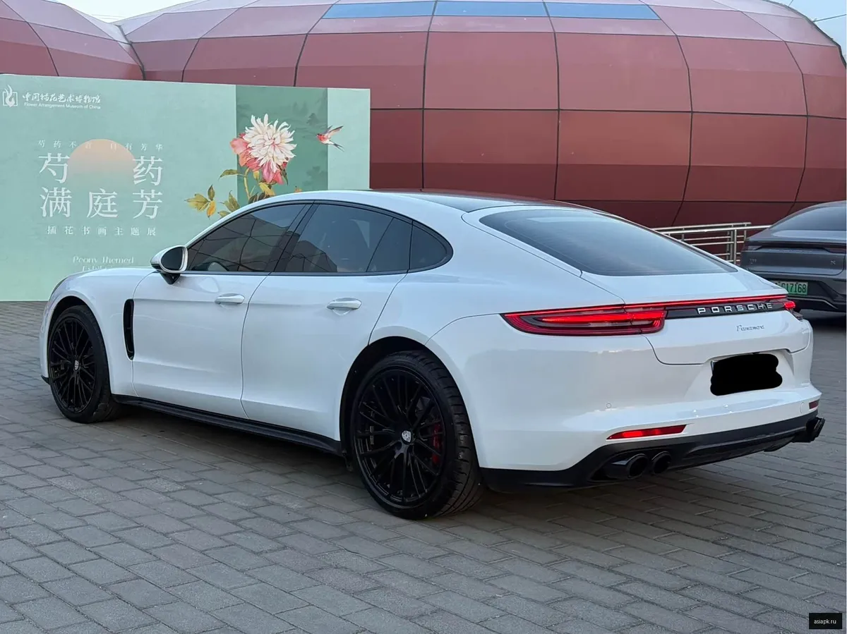 Porsche Panamera 6