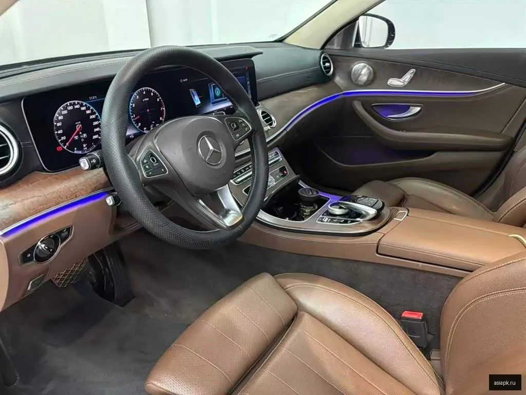 Mercedes-Benz E-Class 4