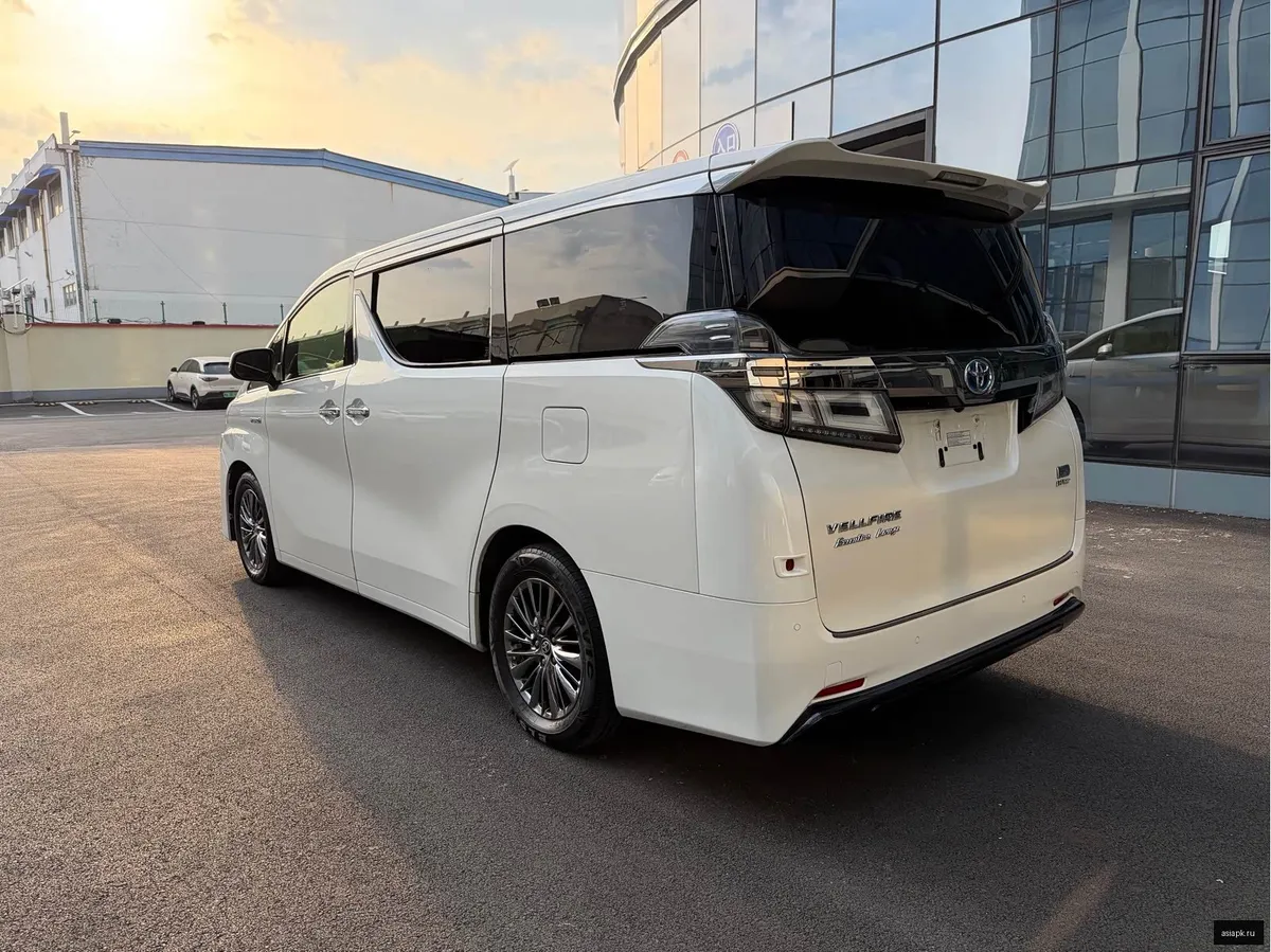 Toyota Vellfire 3