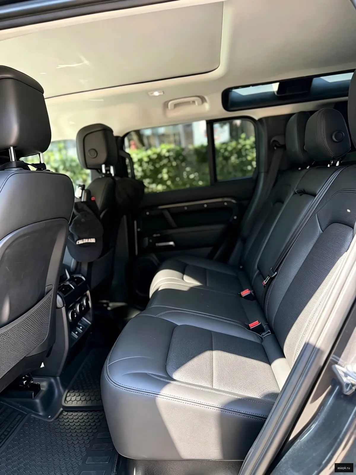 Land Rover Defender 4