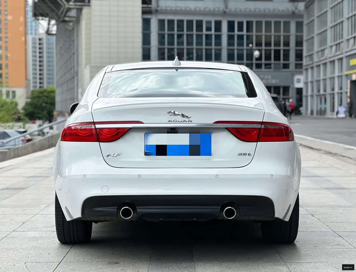 Jaguar XF 3