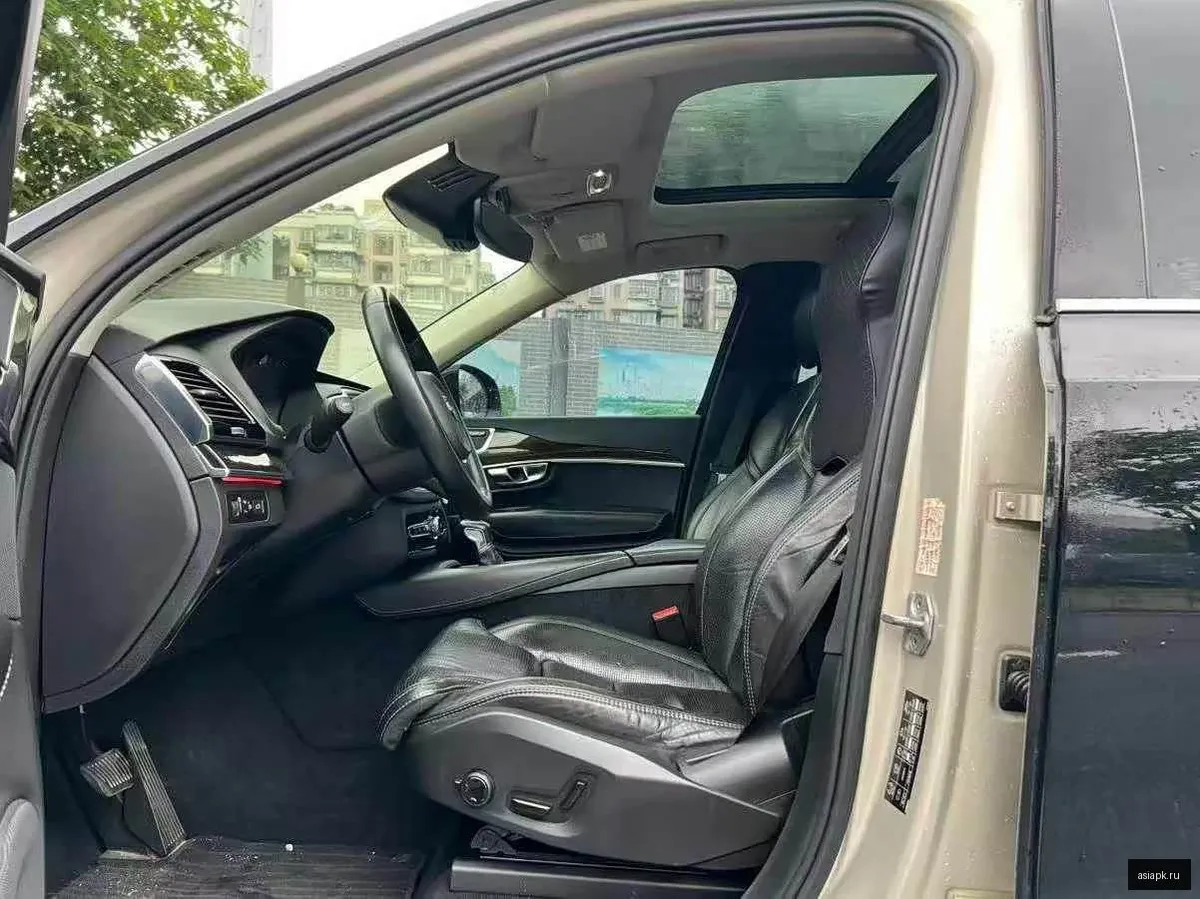 Volvo XC90 6