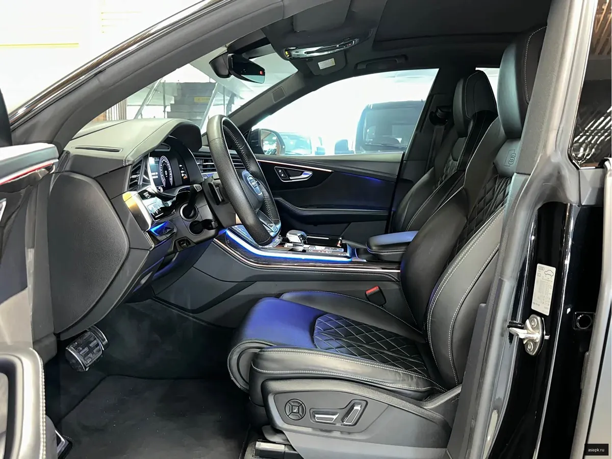 Audi Q8 5
