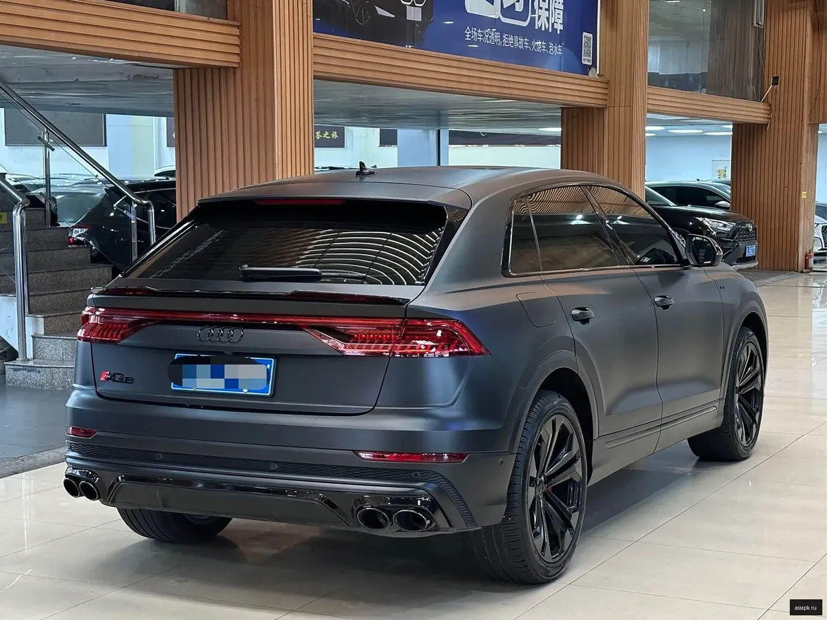 Audi Q8 4