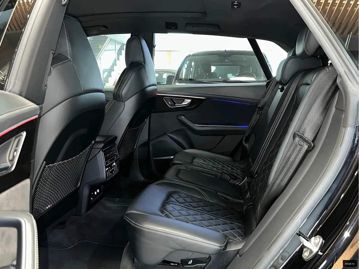Audi Q8 6