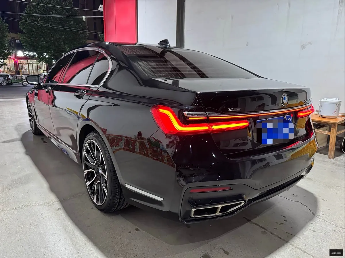 BMW 7-Series 5
