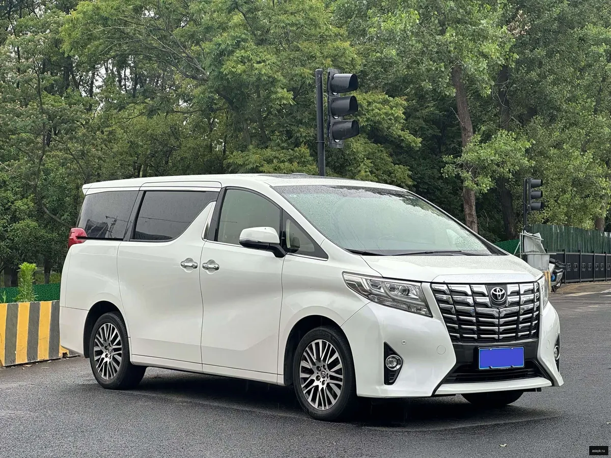 Toyota Alphard 3