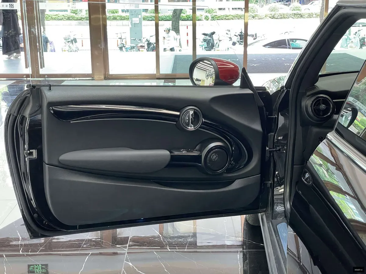 MINI Hatch 5