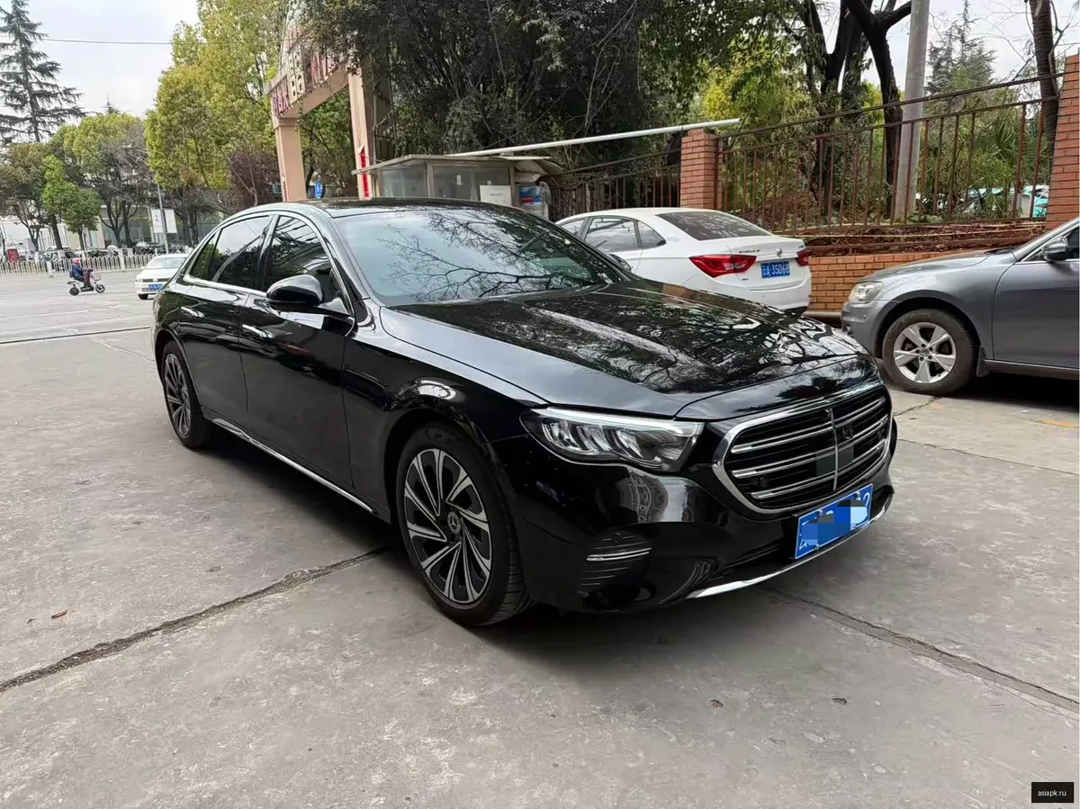 Mercedes-Benz E-Class 3