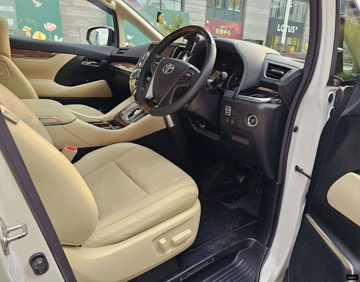 Toyota Alphard 4