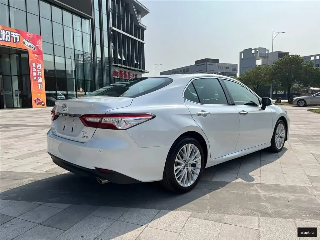 Toyota Camry 6