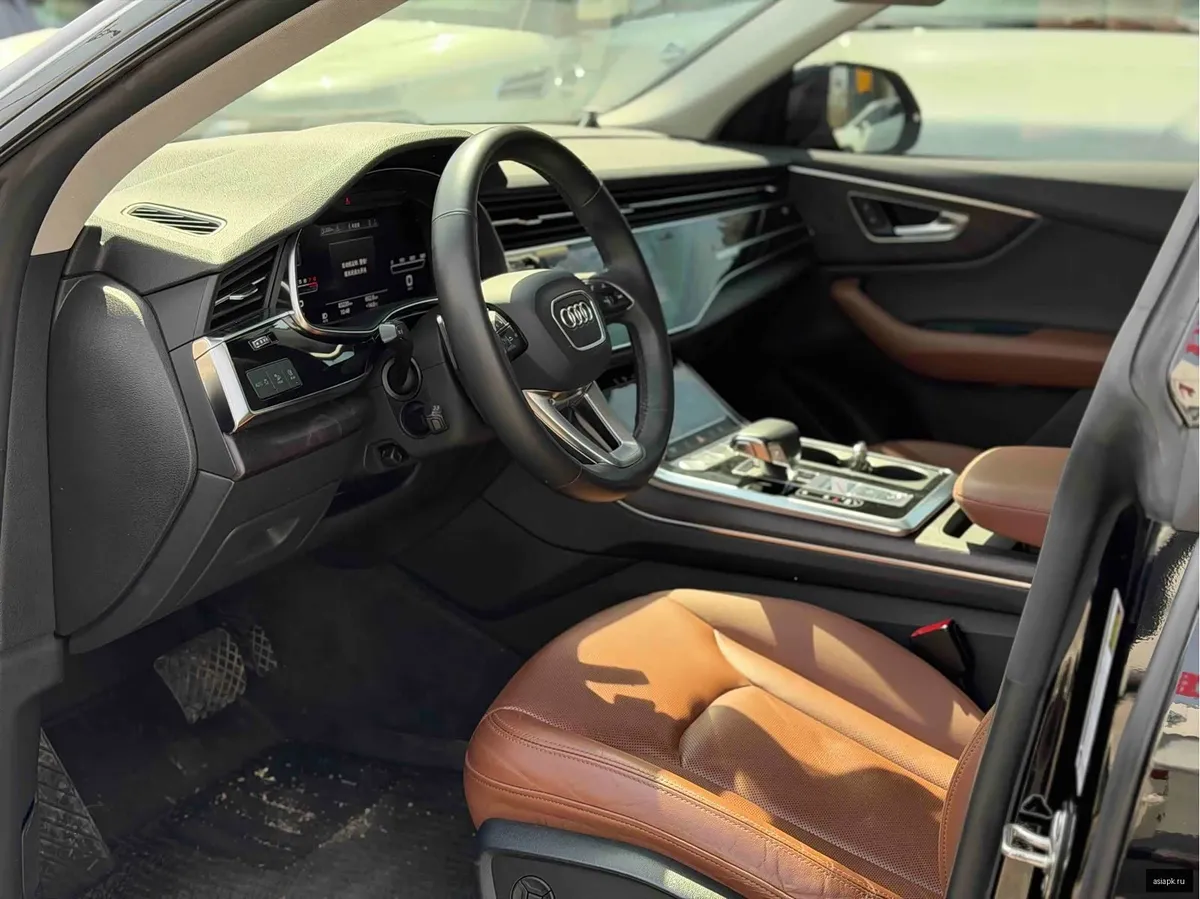 Audi Q8 4
