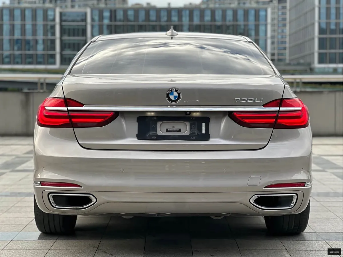 BMW 7-Series 4