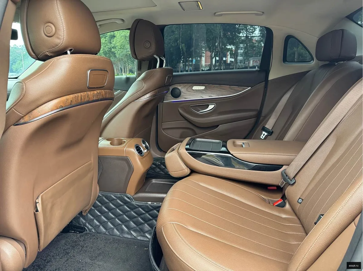 Mercedes-Benz E-Class 5