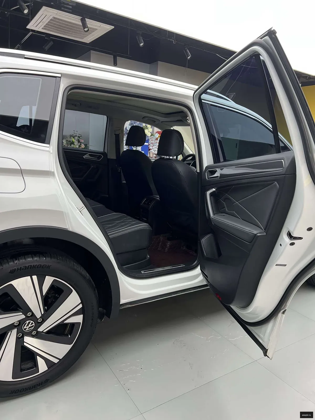 Volkswagen Tiguan L 6