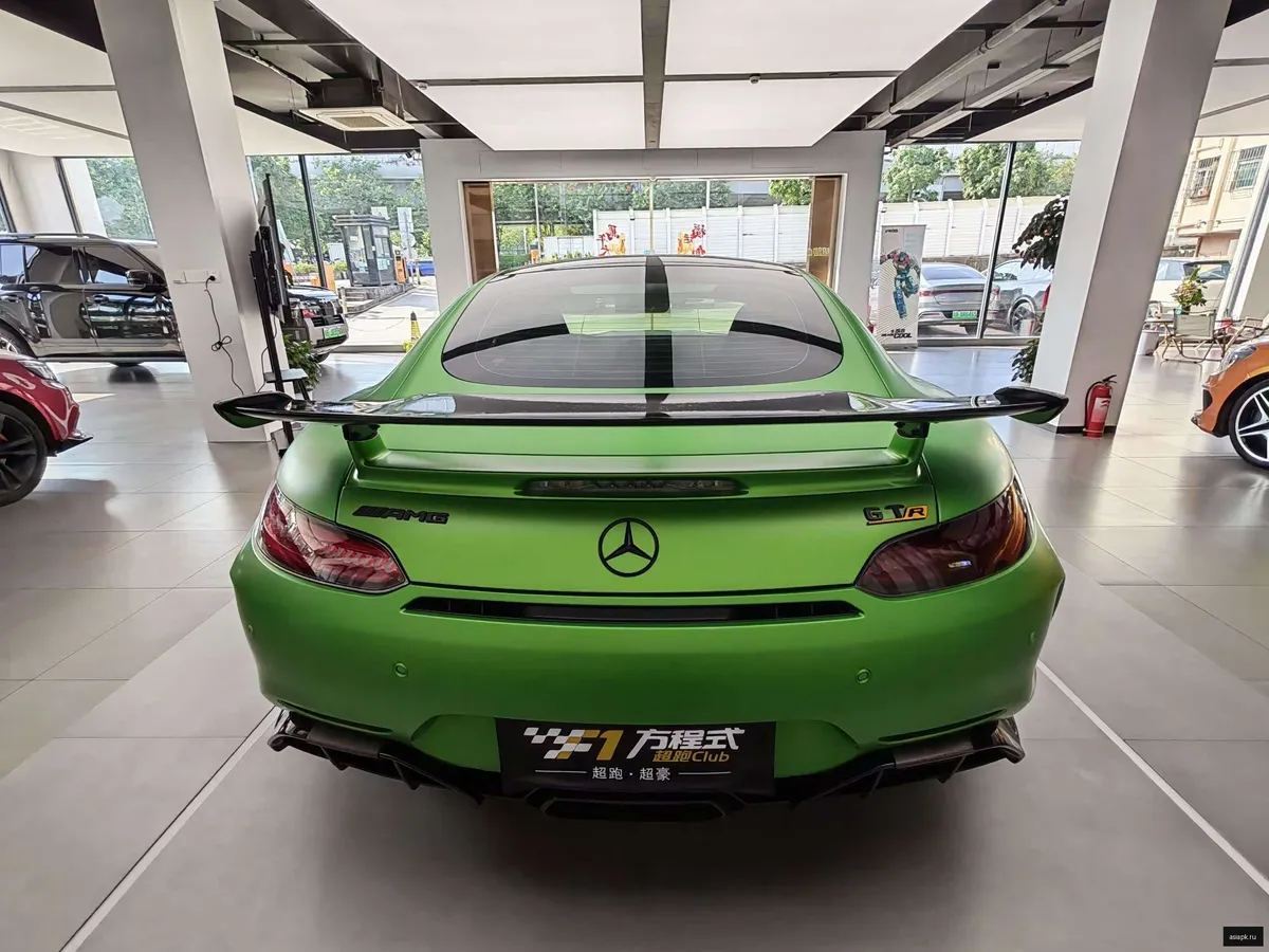 Mercedes-Benz AMG GT 4