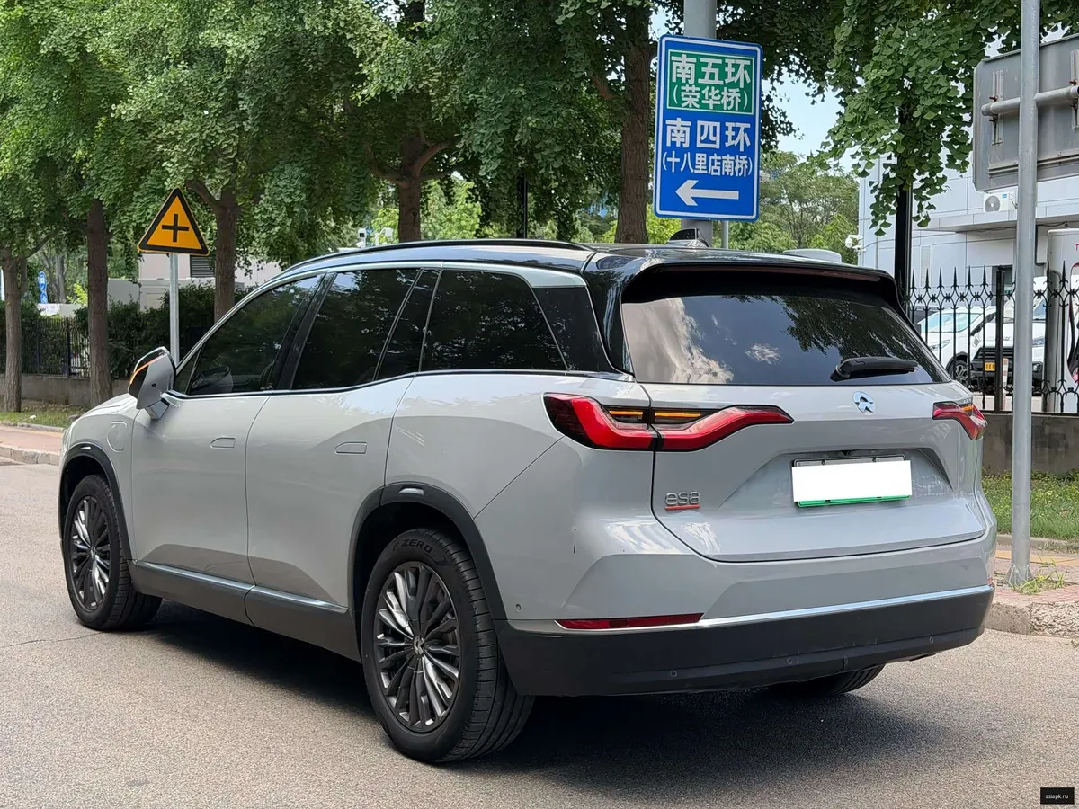 Nio ES8 6