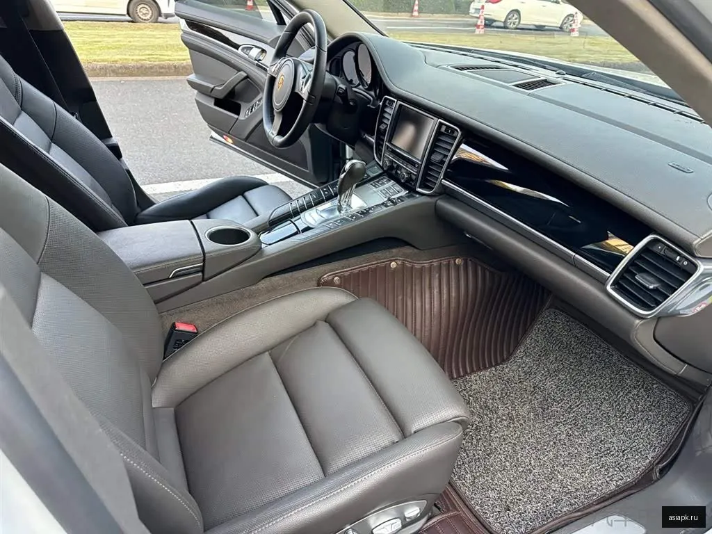 Porsche Panamera 6