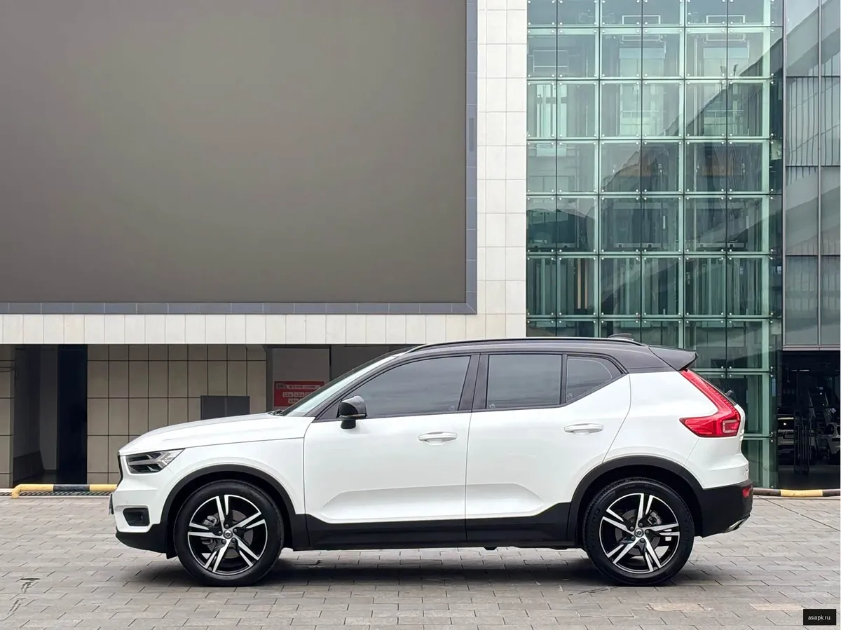 Volvo XC40 3