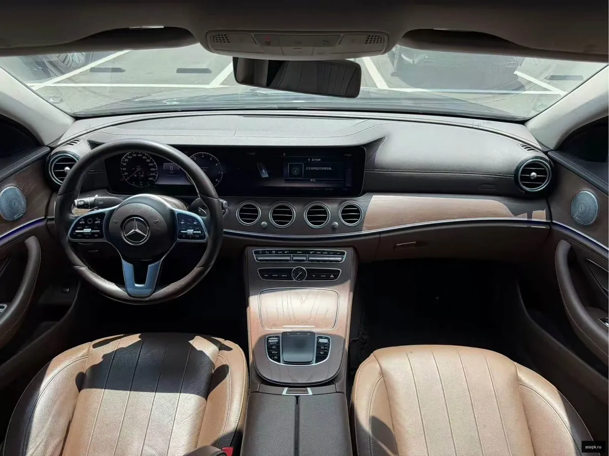 Mercedes-Benz E-Class 4