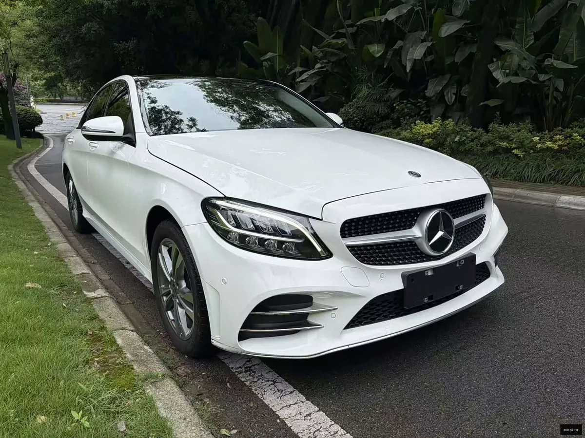 Mercedes-Benz C-Class 3