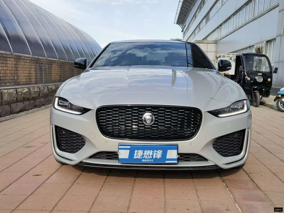 Jaguar XE 2