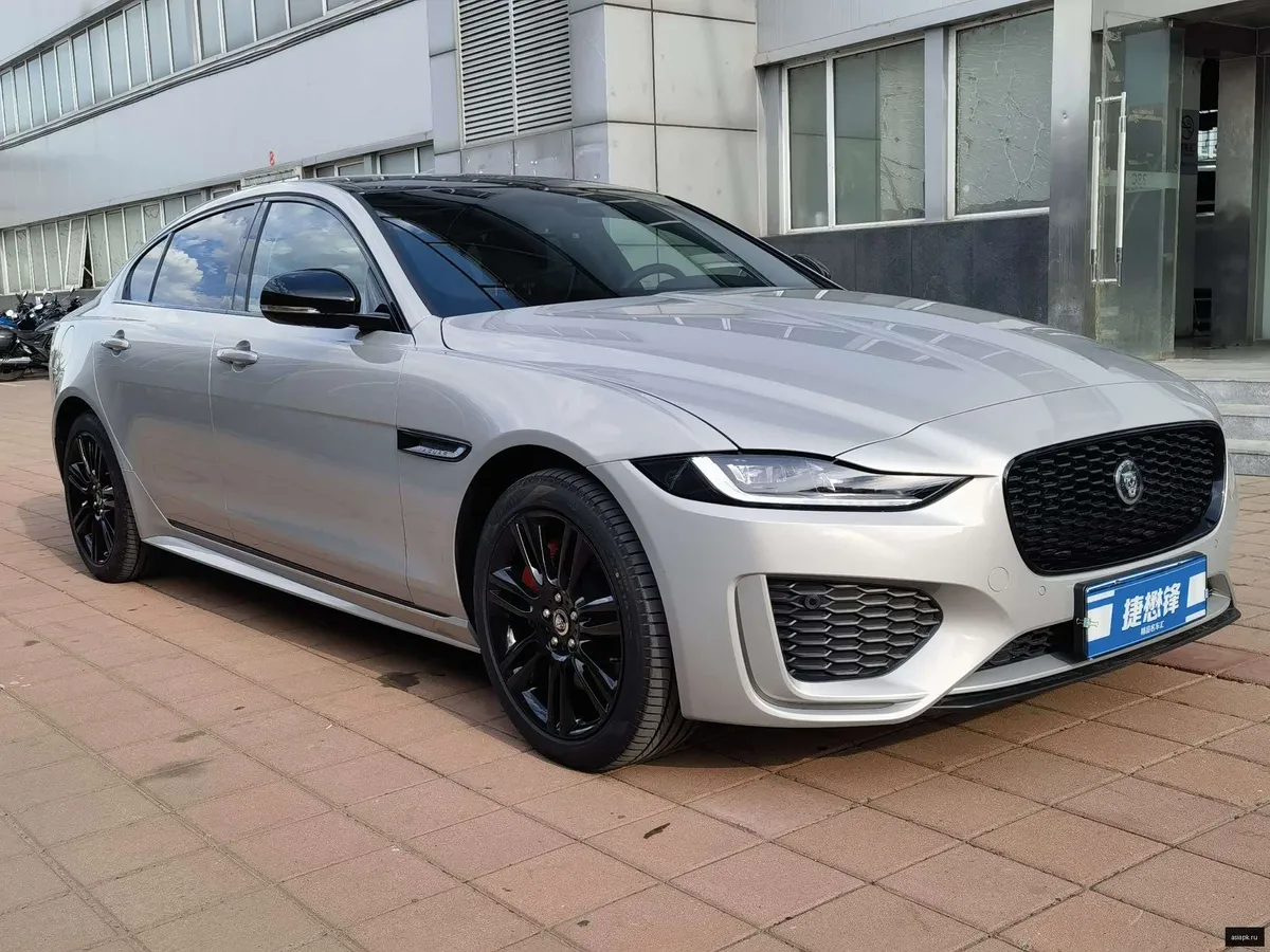 Jaguar XE 3