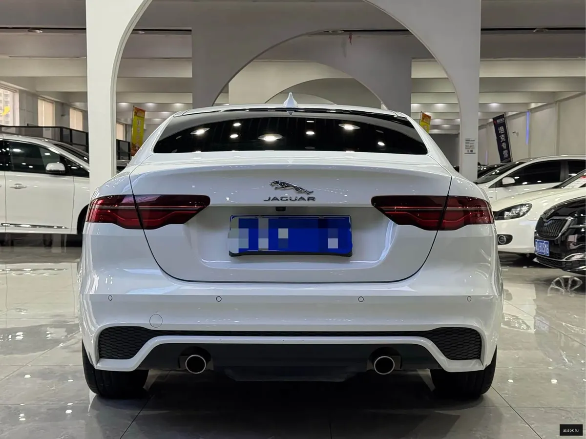Jaguar XE 3
