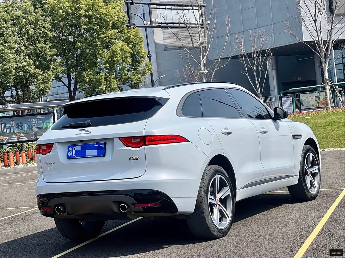 Jaguar F-Pace 6