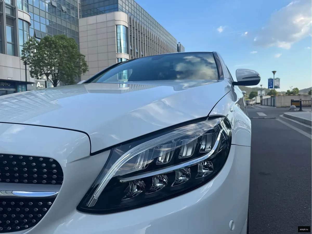 Mercedes-Benz C-Class 2
